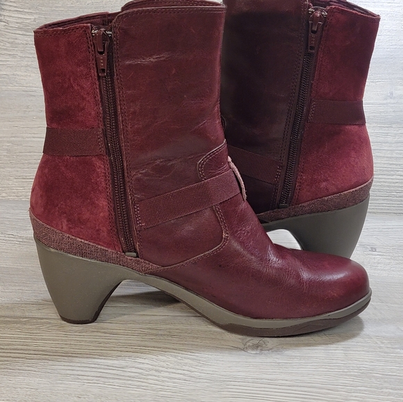 Merrell Women's Dark Red Ankle Boots - Picture 5 of 11